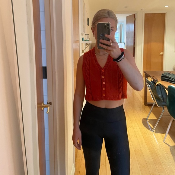 RED VINTAGE 70’s CROPPED KNIT TANK - Picture 1 of 4